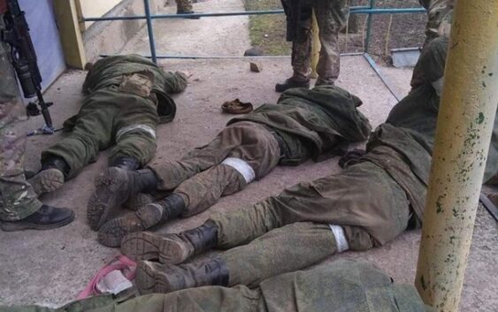 Украинские солдаты казнили русских пленных