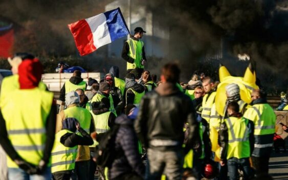 Акция протеста жертв капитализма во Франции