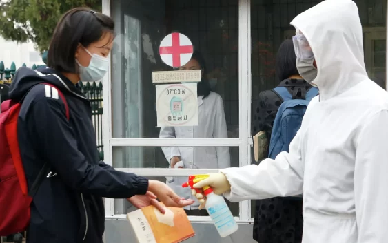 В КНДР число заболевших «неизвестной лихорадкой» превысило 2,4 млн человек