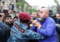 Ереванда полиция митингге чыккандарды кармай баштады