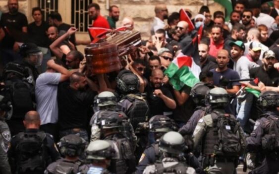 Палестина: Нападение на похороны погибшей Ширин Абу Акле является государственным терроризмом