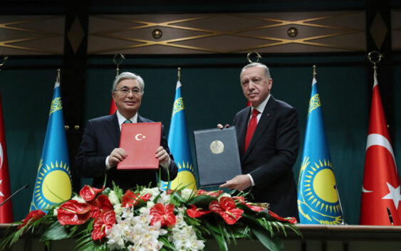Казахстан и Турция подписали ряд соглашений на $1 млрд.