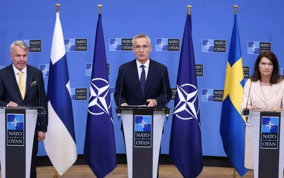 Швеция менен Финляндиянын НАТОго кошулуу протоколдоруна кол коюлду