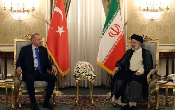 Эрдоган Ирандын Жогорку лидери Хаменеи жана президенти Раиси менен жолукту. Сүрөт