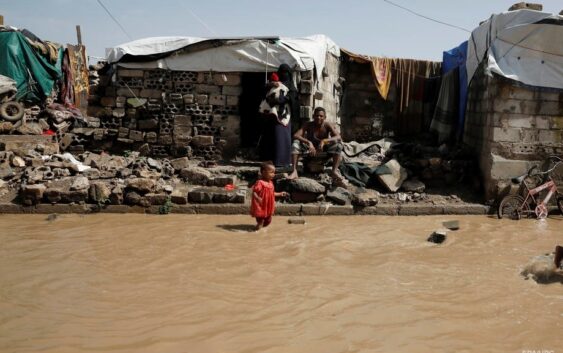 Наводнения и оползни унесли жизни около 50 человек в Индии