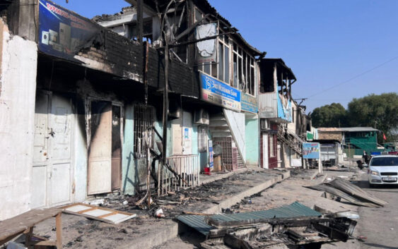 Дипломатам, СМИ и международным организациям показали разрушения в результате вторжения Таджикистана в КР-ФОТО