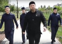 Рамзан Кадыров жашы жете элек балдарын Украинага жөнөтөрүн билдирди. Видео