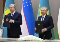 Казакстан менен Өзбекстандын президенттери эки маанилүү келишимге кол коюшту