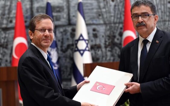 Предательстов турков; Президент сионистского режима принял верительные грамоты посла Турции