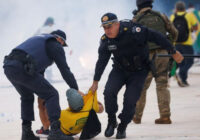 Захват конгресса и дворца президента: в столице Бразилии беспорядки закончились арестами
