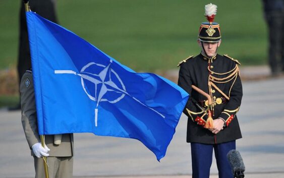 Франциялык саясатчы НАТОдон чыгууну сунуштады