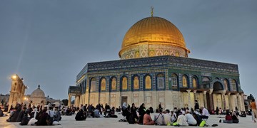 Пятничная молитва 250 000 палестинцев в мечети Аль-Акса