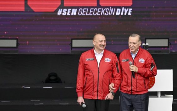 Алиев хочет купить беспилотный истребитель турецкого производства
