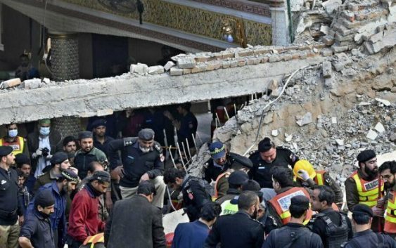 В Пакистане не менее 16 человек погибли при взрыве в полицейском участке