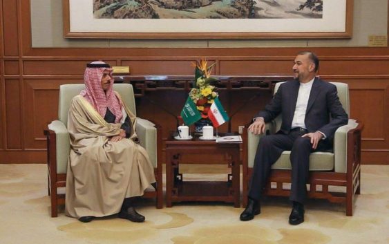 Во имя дружбы: главы МИД Ирана и Саудовской Аравии провели переговоры