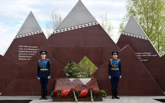Ржевде кыргызстандык жоокерлерге арналган мемориал ачылды. Сүрөт