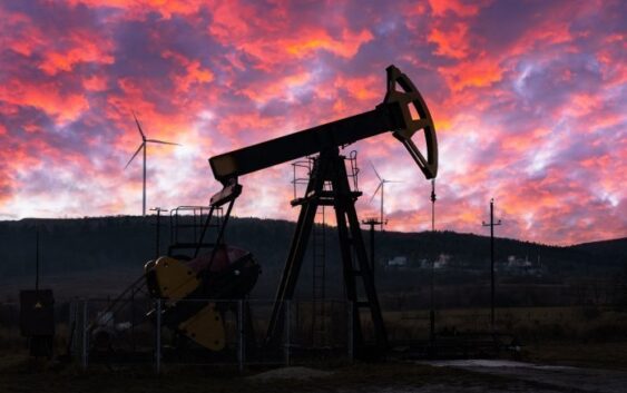 Саудовская Аравия сокращает добычу нефти из-за опасений слабого спроса