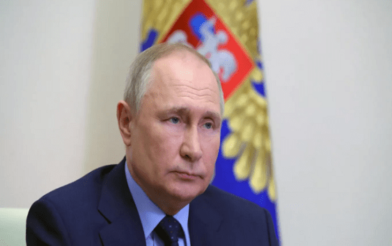 Путин: большинство россиян живут от зарплаты до зарплаты￼