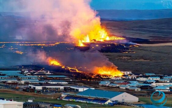 Исландияда вулкандын атылуусунан чыккан от Гриндавик шаарына агып кетти
