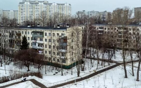 В москве обнаружены целые кварталы с брошенными квартирами. Почему люди в спешке покидали свое жилище, оставляя мебель и технику?