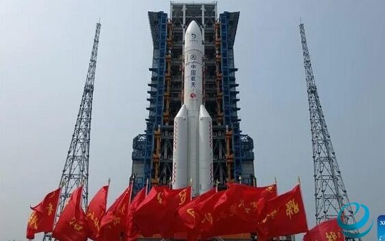 Кытай айды изилдеген «Чанъэ-6» ракетин учурууга даярданууда