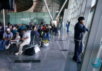 Внуково аэропортунда Тажикстандын 80 жаранын Орусияга киргизбей койду