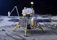 Зонд «Чанъэ-6» передал на космический корабль образцы лунного грунта