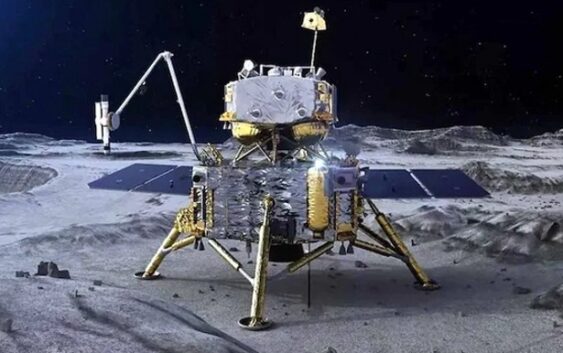 Зонд «Чанъэ-6» передал на космический корабль образцы лунного грунта