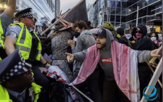 Пропалестинские митинги в Чикаго: столкновения демонстрантов и полиции закончились арестами